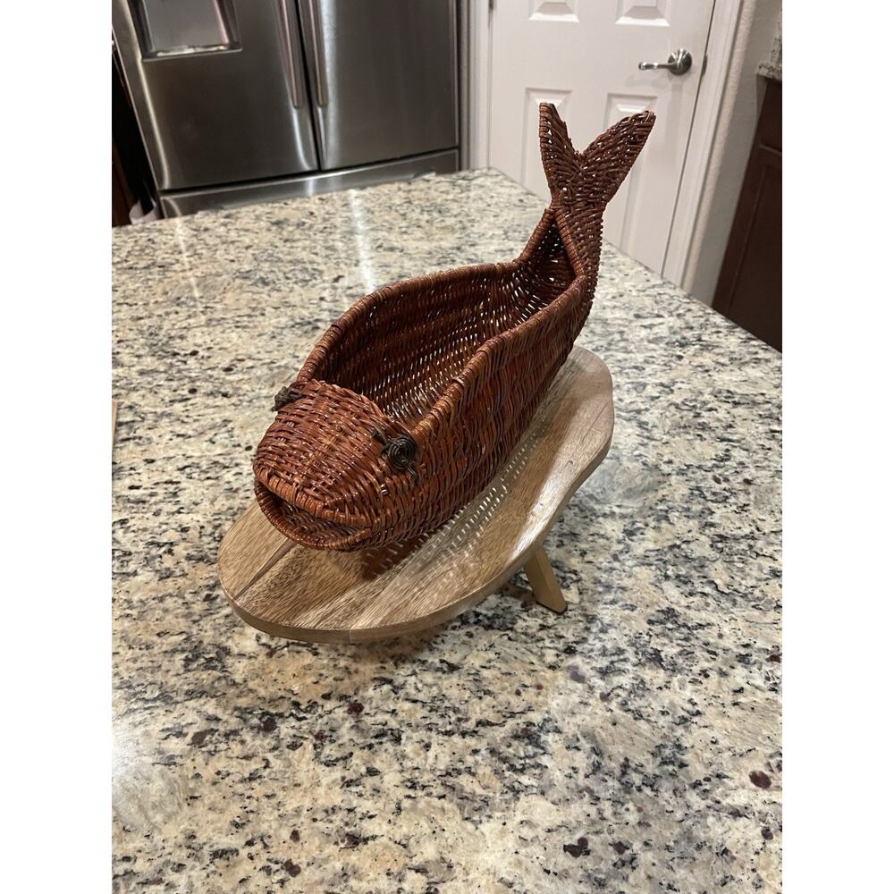 Wicker fish basket Excellent Condition